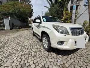 Toyota Land Cruiser 2012 White