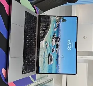 New Laptop Apple MacBook Pro 2023 M3 8GB Apple M3 Pro SSD 512GB
