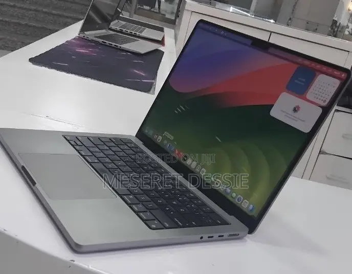 New Laptop Apple MacBook Pro 2021 M1 32GB Apple M1 Pro SSD 512GB