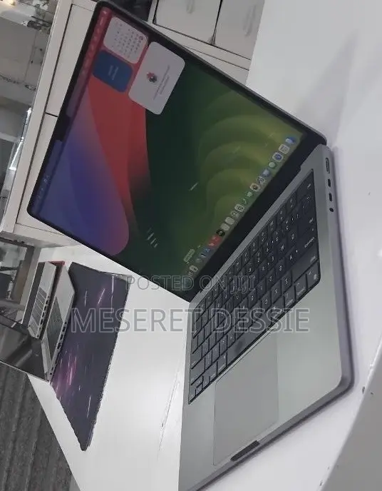 New Laptop Apple MacBook Pro 2021 M1 32GB Apple M1 Pro SSD 512GB