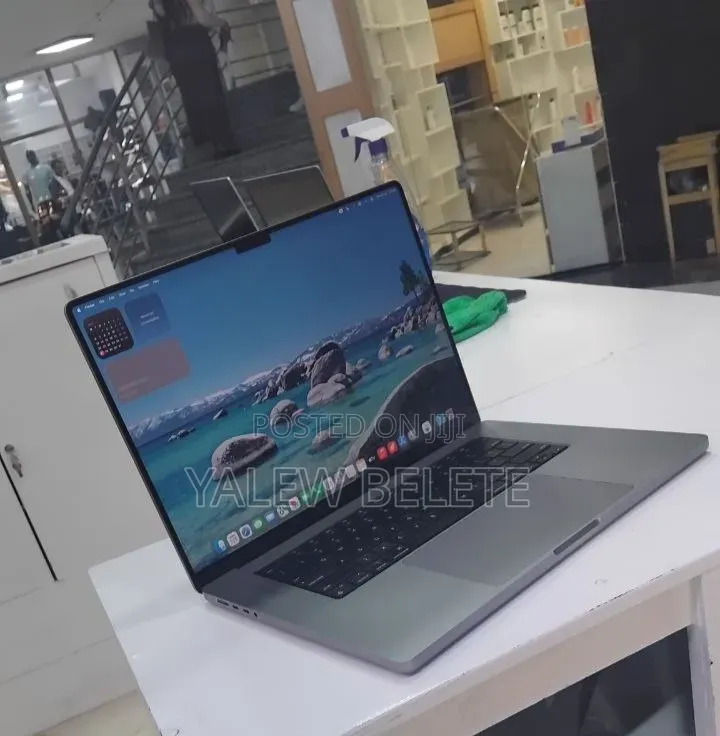 New Laptop Apple MacBook Pro 32GB Apple M1 Pro SSD 1T