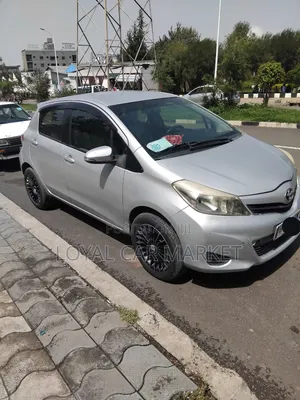 Toyota Yaris 2012 Silver