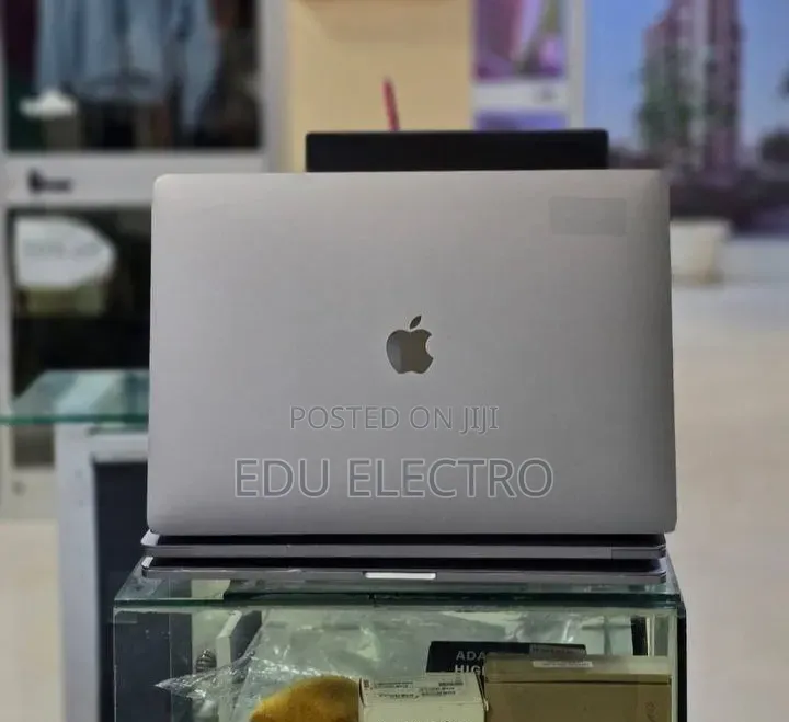 New Laptop Apple MacBook Pro 2017 16GB Intel Core i7 SSD 512GB