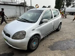 Toyota Vitz 2001 Silver
