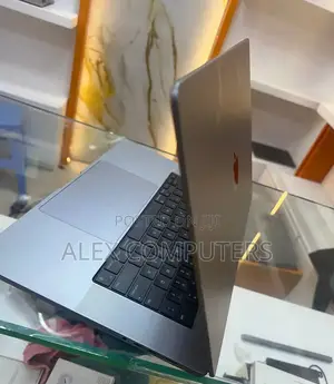 New Laptop Apple MacBook 16GB Apple M1 Pro SSD 512GB