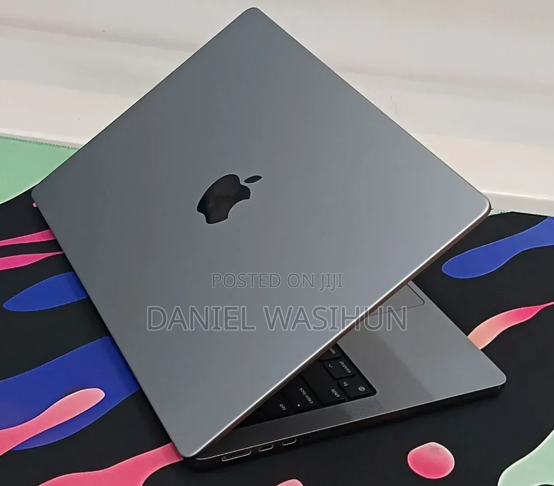New Laptop Apple MacBook Pro 2023 M3 8GB Apple M3 Pro SSD 512GB