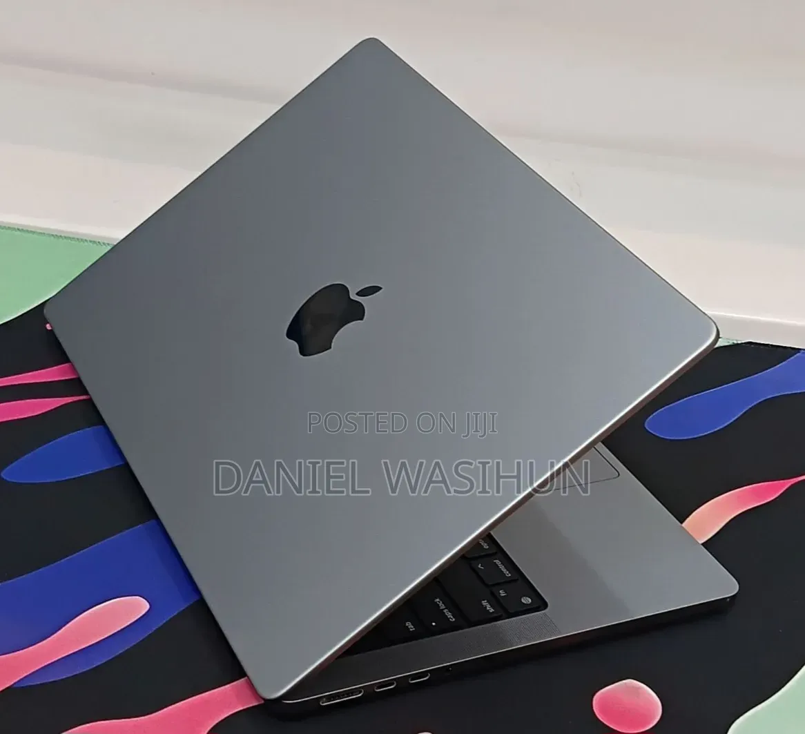 New Laptop Apple MacBook Pro 2023 M3 8GB Apple M3 Pro SSD 512GB