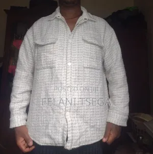 የወንድ ጃኬት ለሽያጭ። በጣም ጥሩ ሁኔታ ላይ ናቸው፣ ንጹህ እና ትንሽ ጥቅም ላይ ውለዋል።