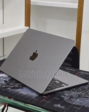 New Laptop Apple MacBook Air 2022 M2 16GB AMD A8 SSD 256GB