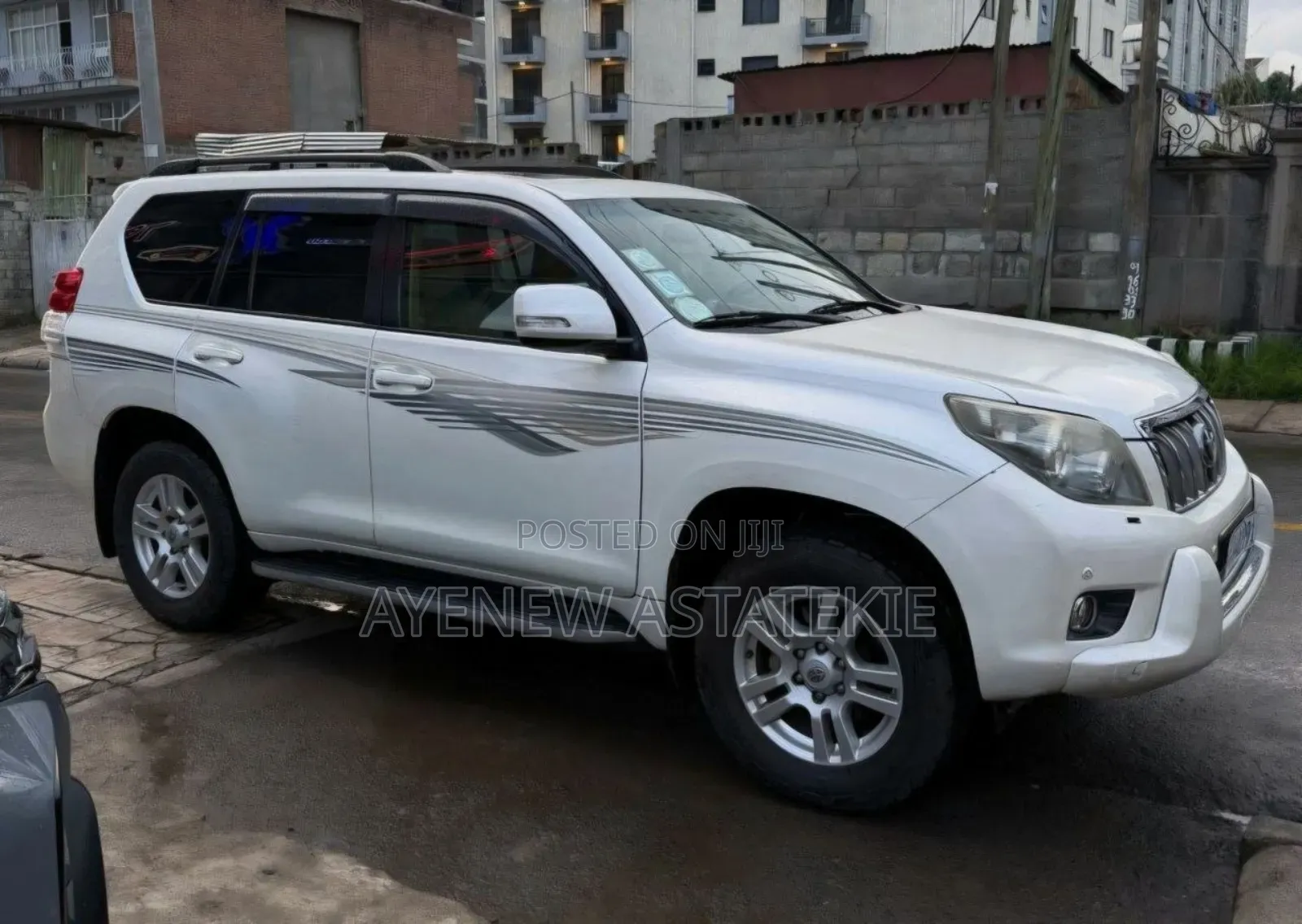 Toyota Land Cruiser 2011 Ivory