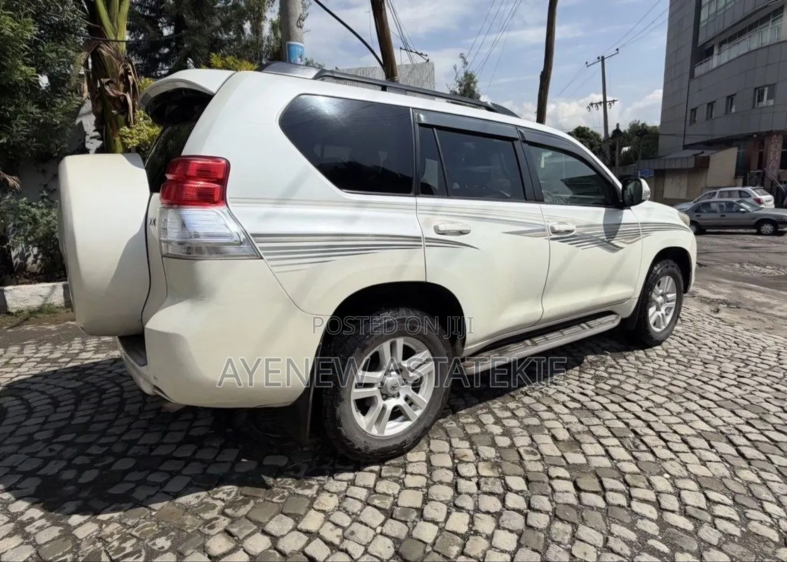 Toyota Land Cruiser 2011 Ivory