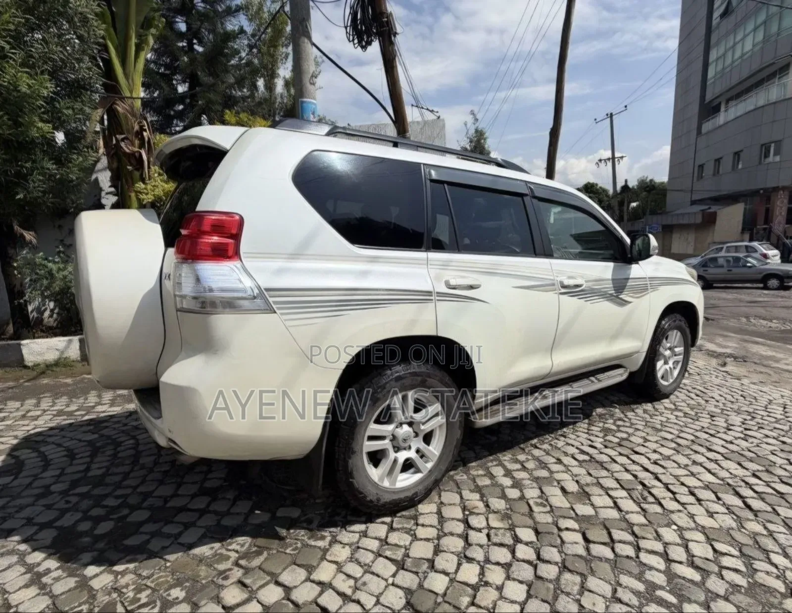 Toyota Land Cruiser 2011 Ivory