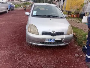 Toyota Vitz 1999 Silver