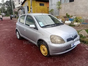 Toyota Vitz 1999 Silver
