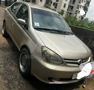 Toyota Platz 2003 Silver