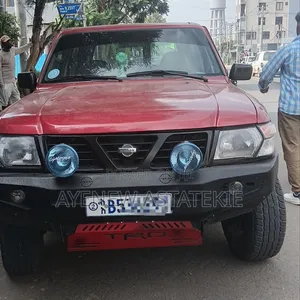 Nissan Patrol 2001 Red