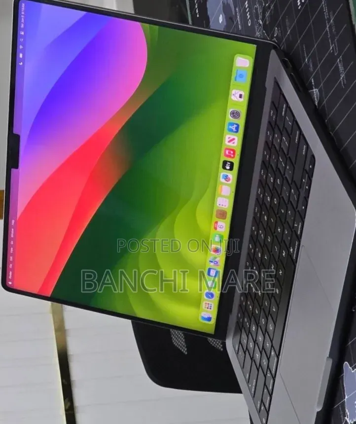 New Laptop Apple MacBook Pro 2023 M3 8GB Apple M3 SSD 512GB