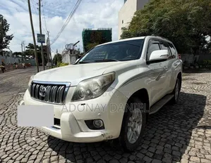 Toyota Land Cruiser 2011 White
