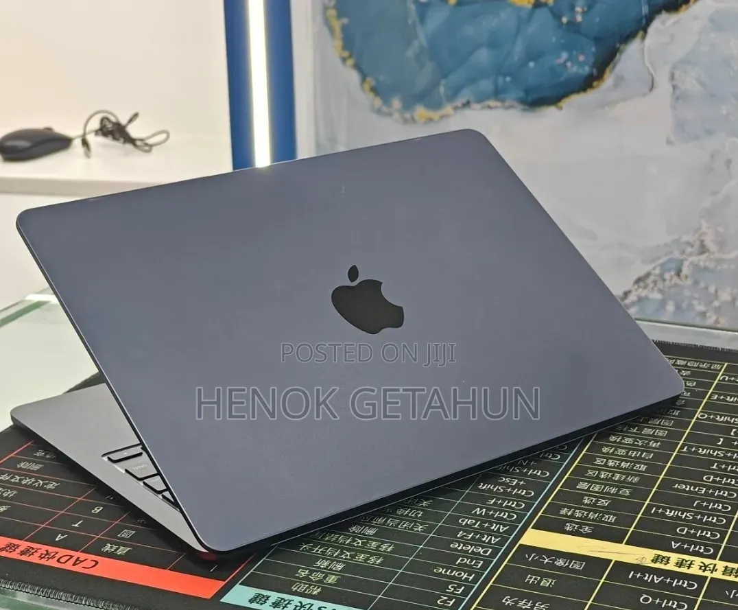 New Laptop Apple MacBook Air 2022 M2 8GB Apple M2 SSD 512GB