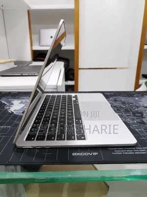 New Laptop Apple MacBook Air 2022 M2 8GB Apple M2 SSD 256GB