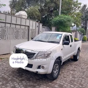 Toyota Hilux 2006 White
