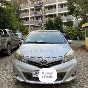 Toyota Yaris 2010 Silver