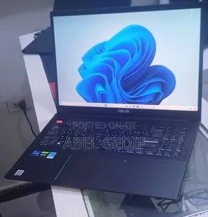 New Laptop Asus VivoBook 15 X505BA 16GB Intel Core i7 SSD 512GB