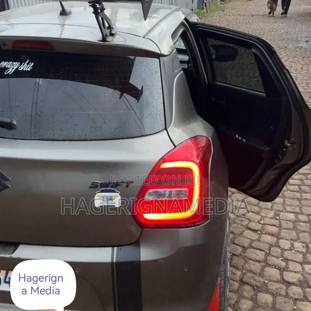 Suzuki Swift 2022 Gray