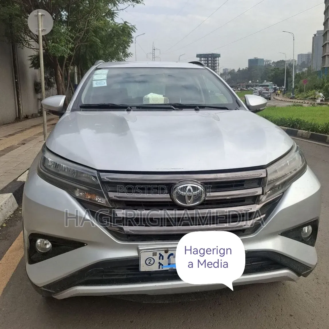Toyota Rush 2022 Silver