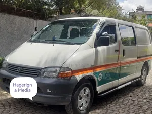 Toyota HiAce 2004 White