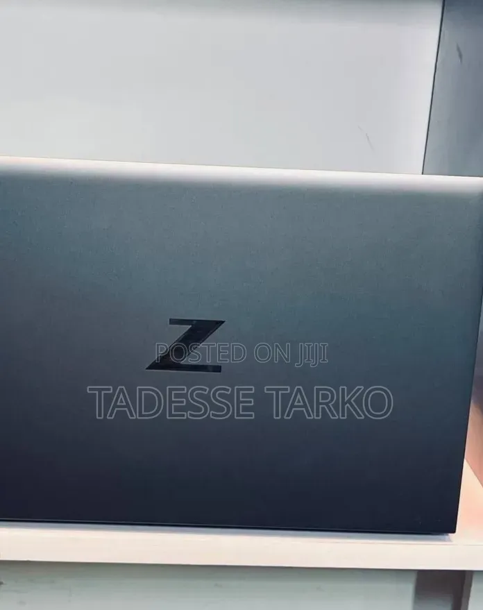 New Laptop HP ZBook Firefly G8 32GB Intel Core i7 SSD 512GB
