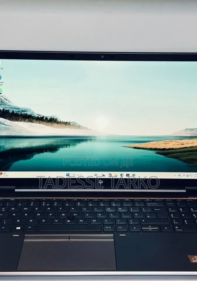 New Laptop HP ZBook Firefly G8 32GB Intel Core i7 SSD 512GB