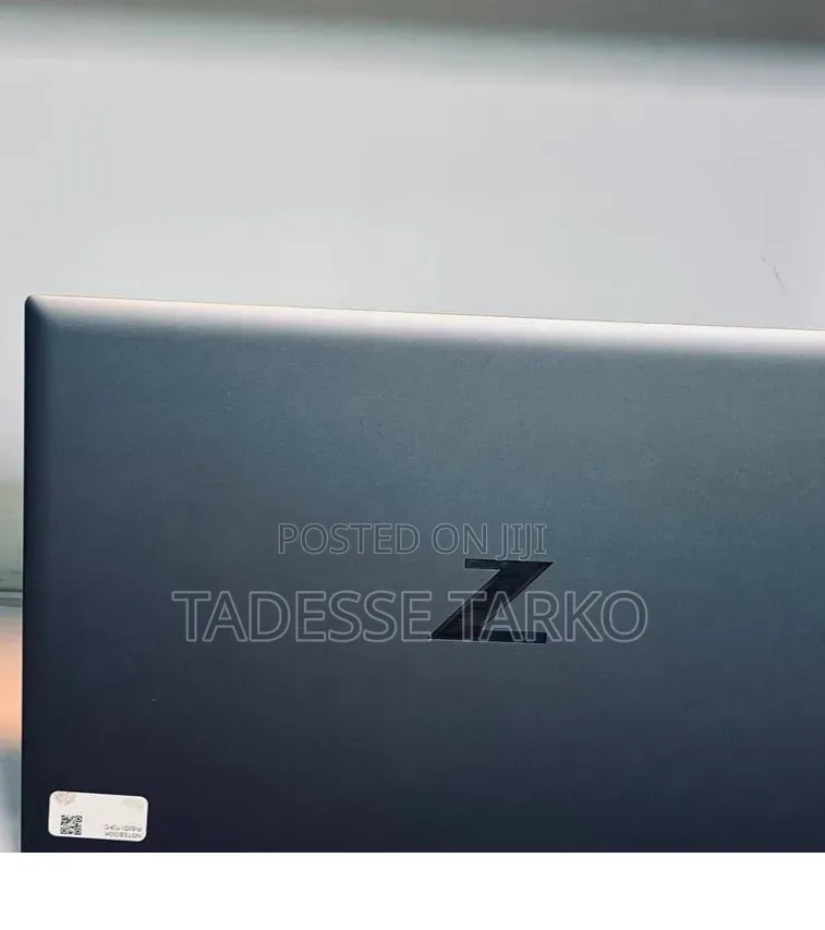 New Laptop HP ZBook Firefly G8 32GB Intel Core i7 SSD 512GB