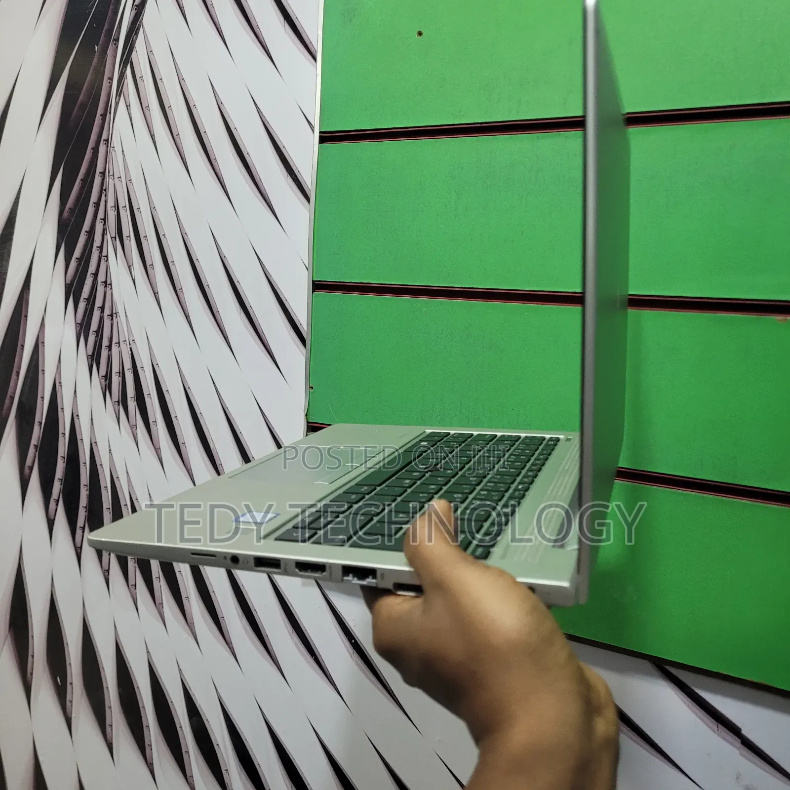 New Laptop HP EliteBook 840 8GB Intel Core i7 SSD 512GB