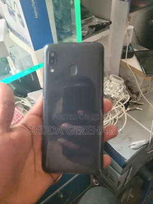 Samsung Galaxy A20 32 GB Black
