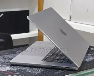 New Laptop Apple MacBook 64GB Apple M1 Max SSD 1T
