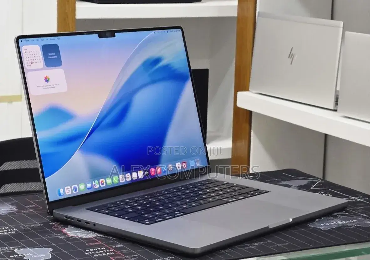 New Laptop Apple MacBook 64GB Apple M1 Max SSD 1T