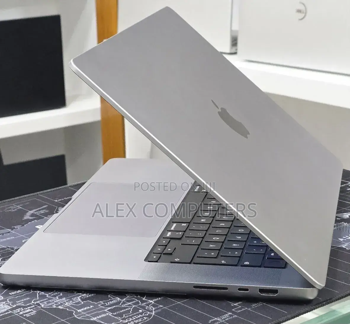 New Laptop Apple MacBook 64GB Apple M1 Max SSD 1T