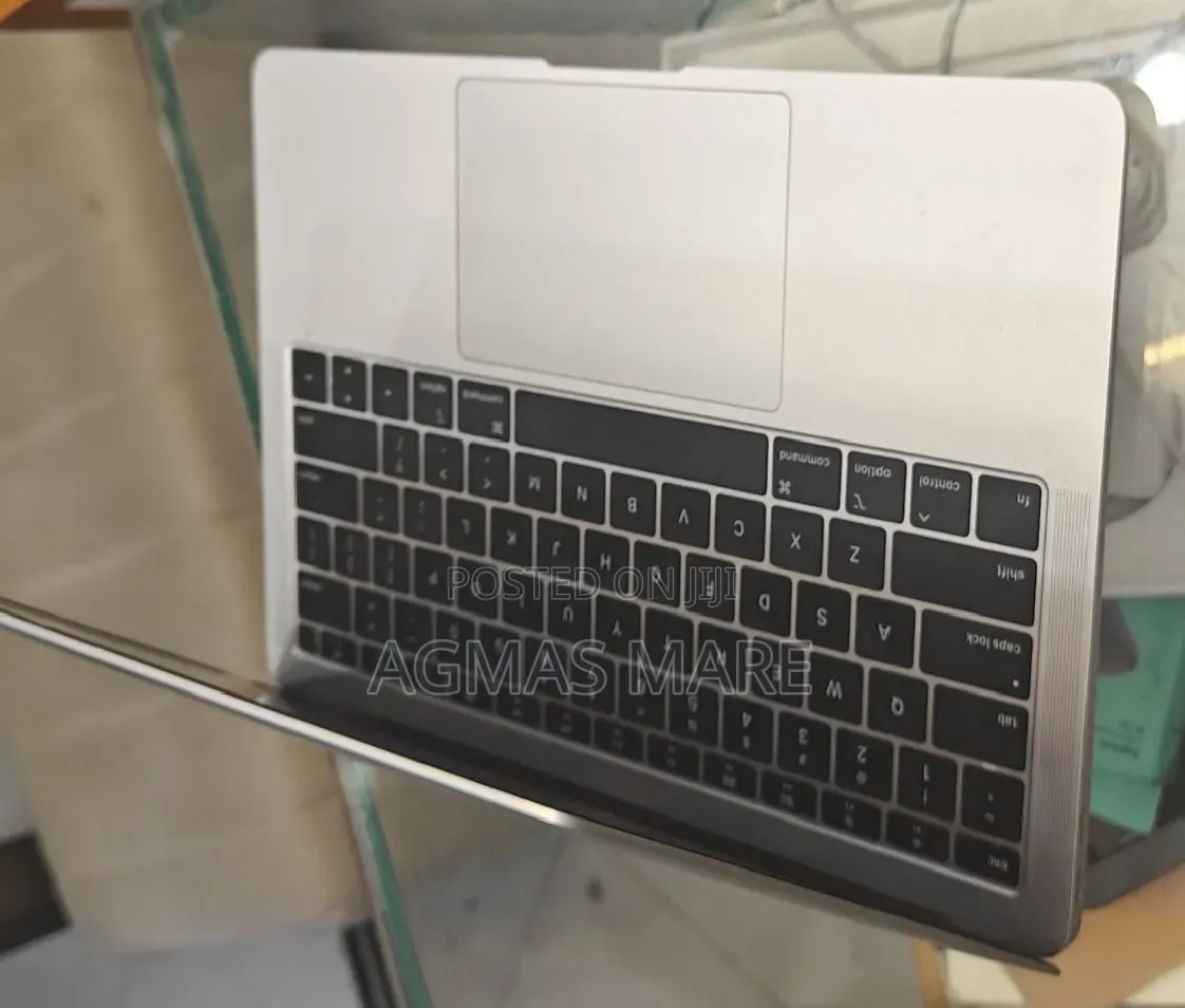 New Laptop Apple MacBook Pro 2019 8GB Intel Core i5 SSD 256GB