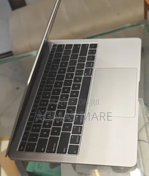 New Laptop Apple MacBook Pro 2019 8GB Intel Core i5 SSD 256GB