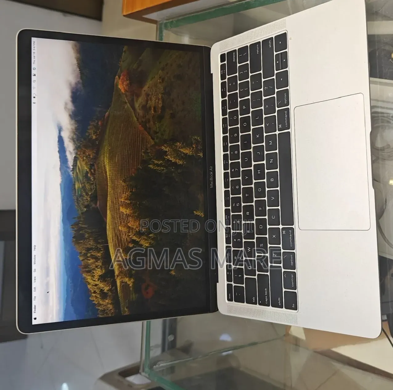 New Laptop Apple MacBook Pro 2019 8GB Intel Core i5 SSD 256GB