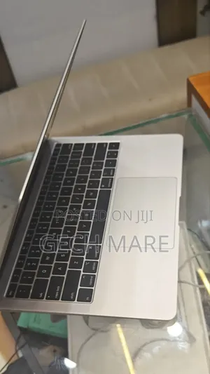 New Laptop Apple MacBook Air 2019 8GB Intel Core i5 SSD 256GB