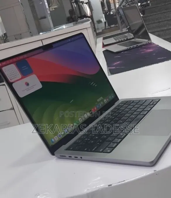 New Laptop Apple MacBook Pro 2021 M1 16GB Apple M1 SSD 512GB