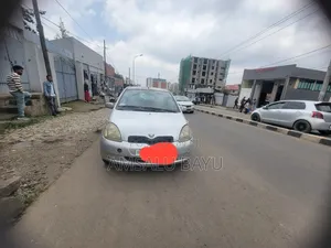 Toyota Vitz 2001 Silver