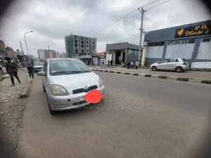 Toyota Vitz 2001 Silver
