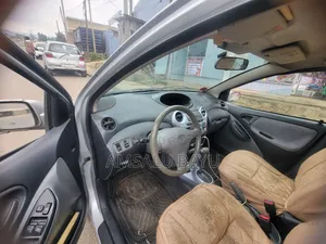 Toyota Vitz 2001 Silver