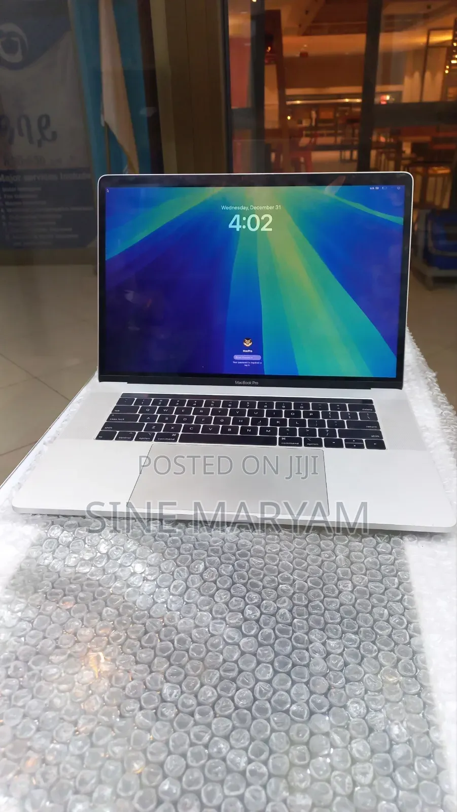 New Laptop Apple MacBook Pro 2018 16GB Intel Core i7 SSD 256GB