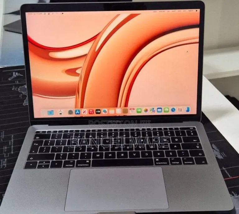 New Laptop Apple MacBook Pro 2017 8GB Intel Core i5 SSD 256GB