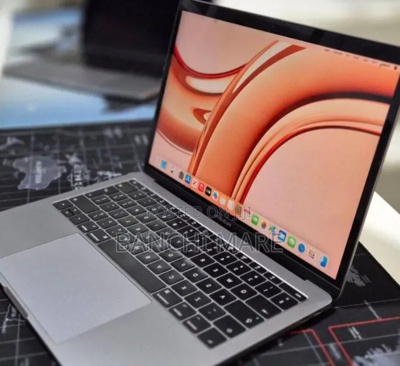 New Laptop Apple MacBook Pro 2017 8GB Intel Core i5 SSD 256GB