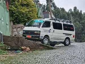 Toyota HiAce 2004 White